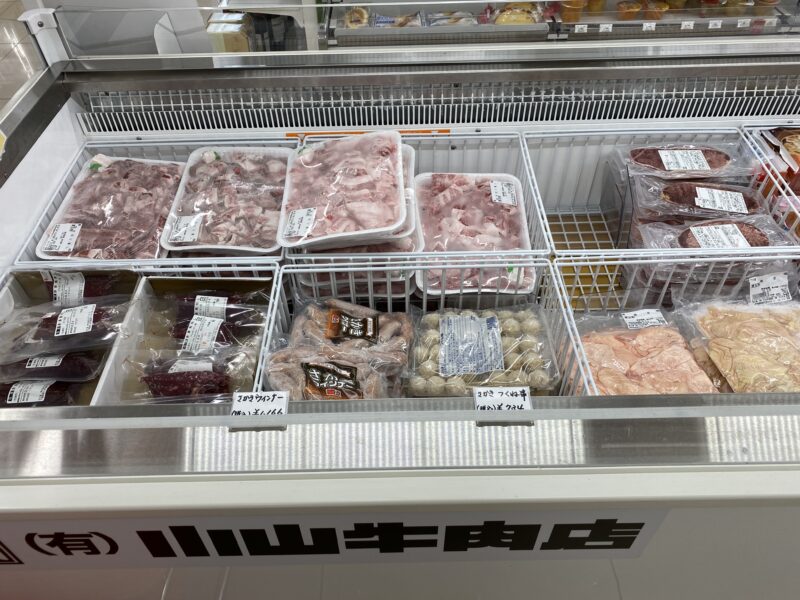 セブンイレブン坂城四ツ屋店の肉売場